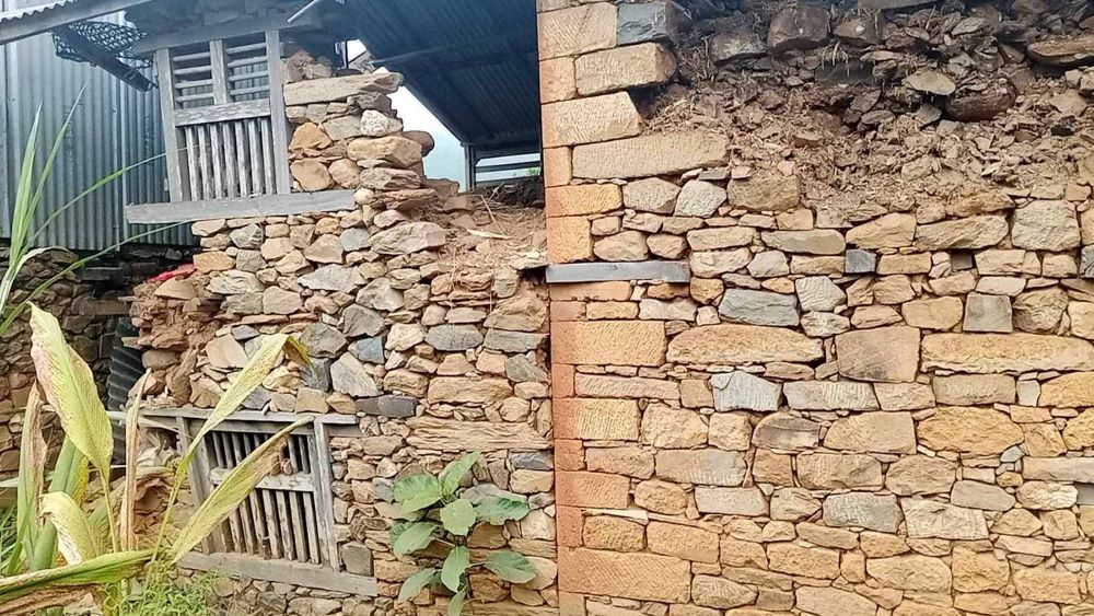भूकम्पका कारण २० घर भत्किए   